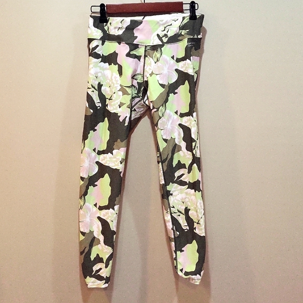 Calvin Klein Performance floral cropped leggings Size M EUC